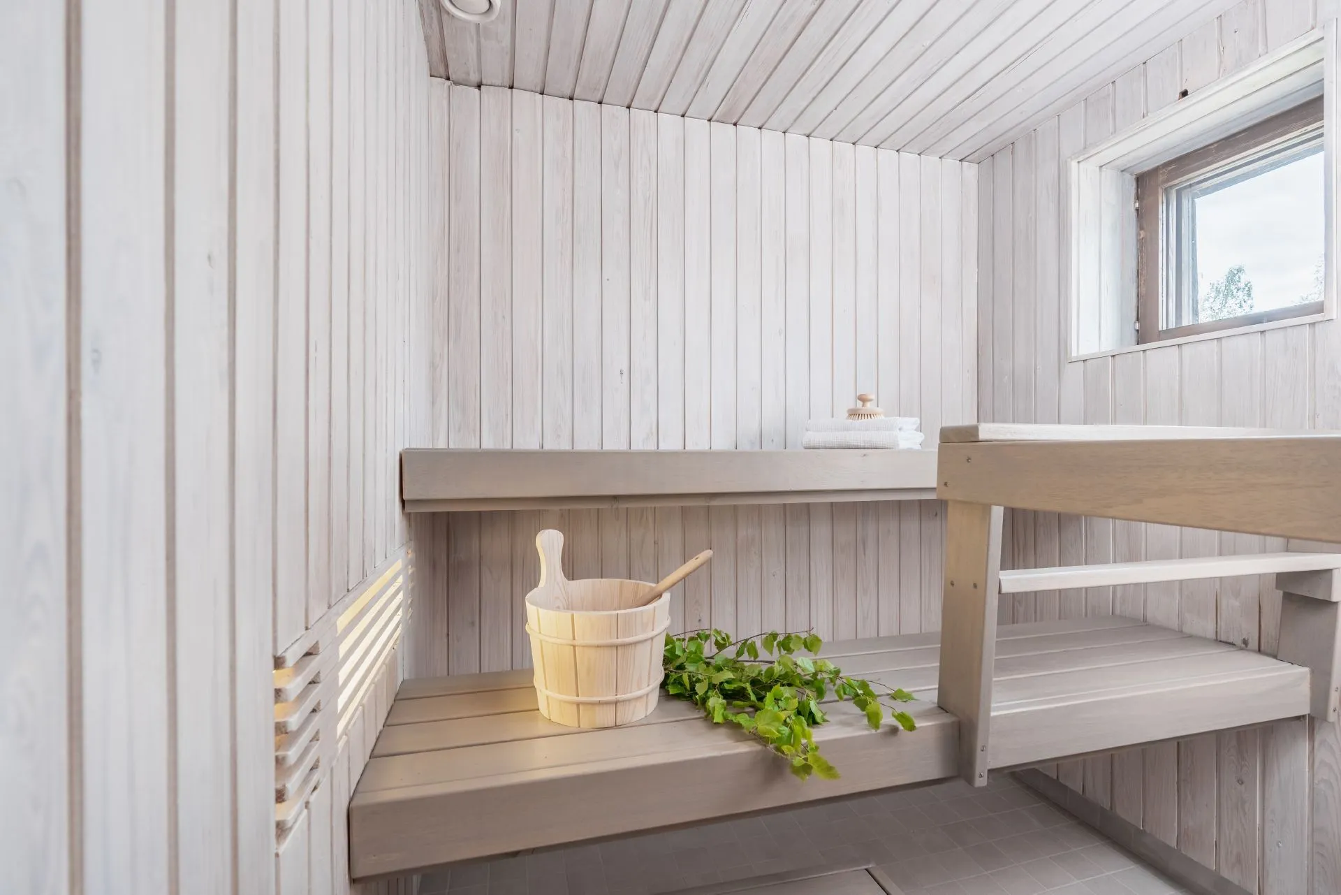 Sauna vahatamine heledaks