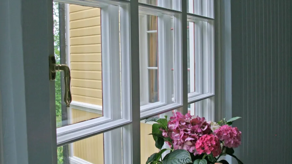 Uste ja akende värvimine