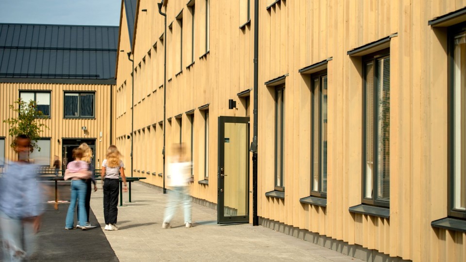 Koolimaja värvimine jätkusuutlikus piirkonnas Rootsis