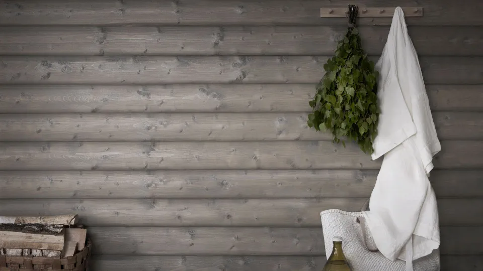 Esmakordne sauna voodrilaudade ja palkpindade töötlemine pärlmutterläikega puidukaitseainega