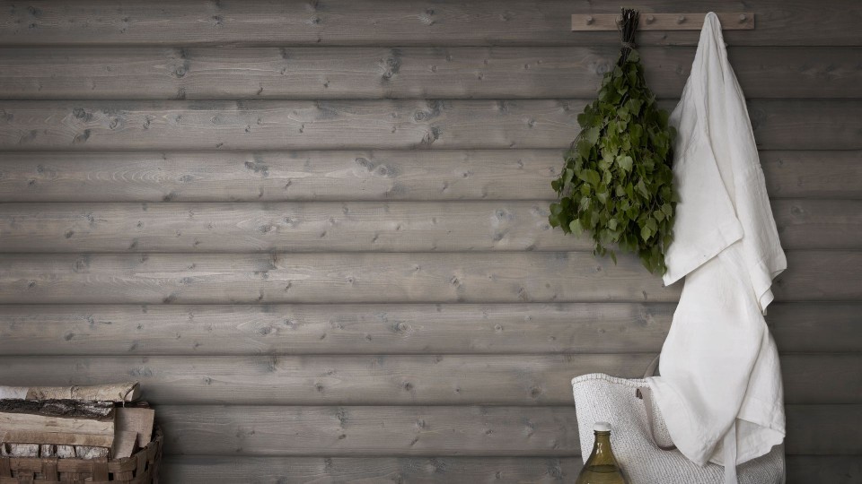 Esmakordne sauna voodrilaudade ja palkpindade töötlemine pärlmutterläikega puidukaitseainega