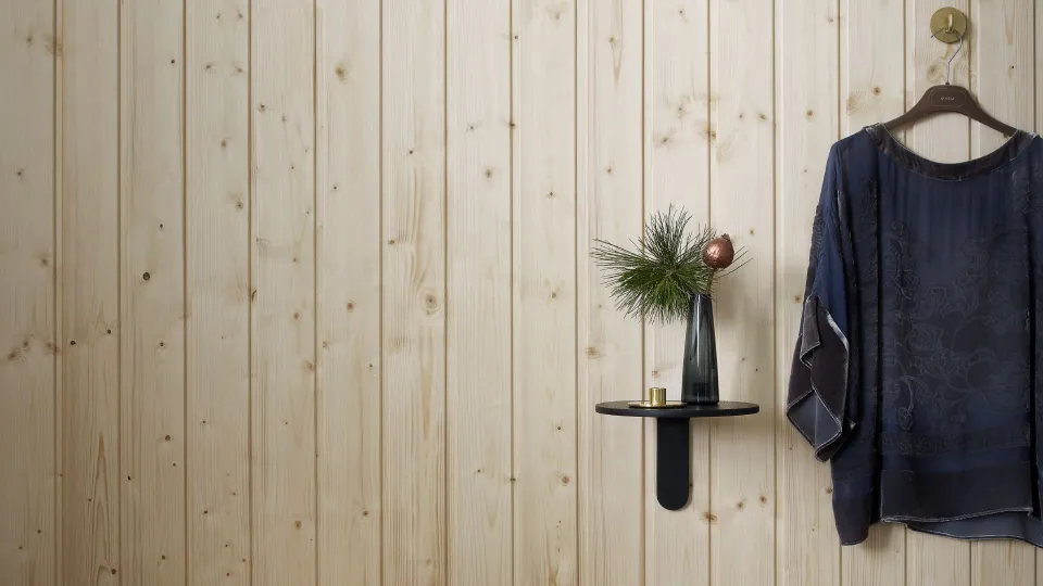 Sisevoodrilaudade värvimine ja lakkimine