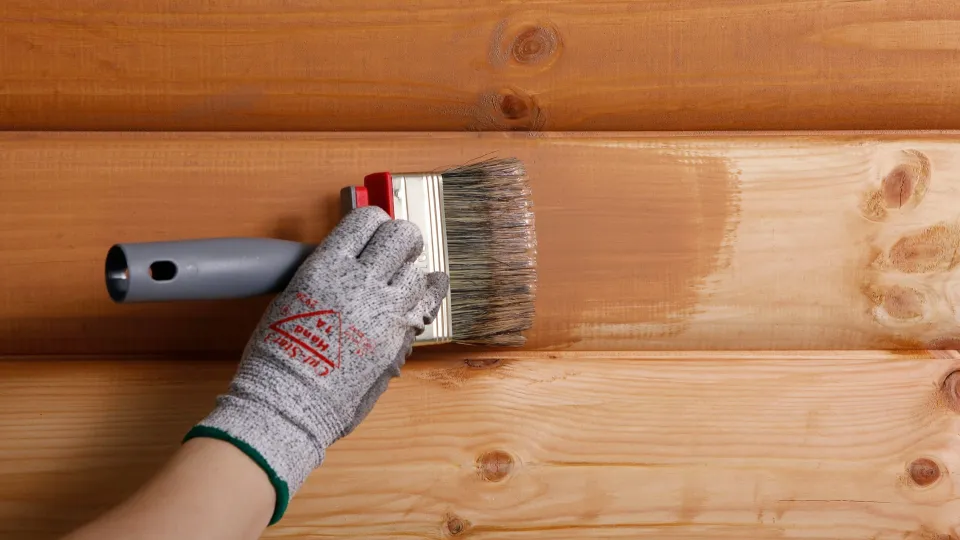 Puitfassaadi viimistlemine puidulasuuriga