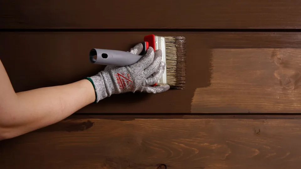 Puitfassaadi värvimine