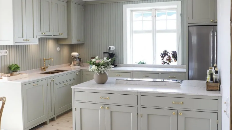 Tööstuslikud pinnakatted puidust köögimööblile