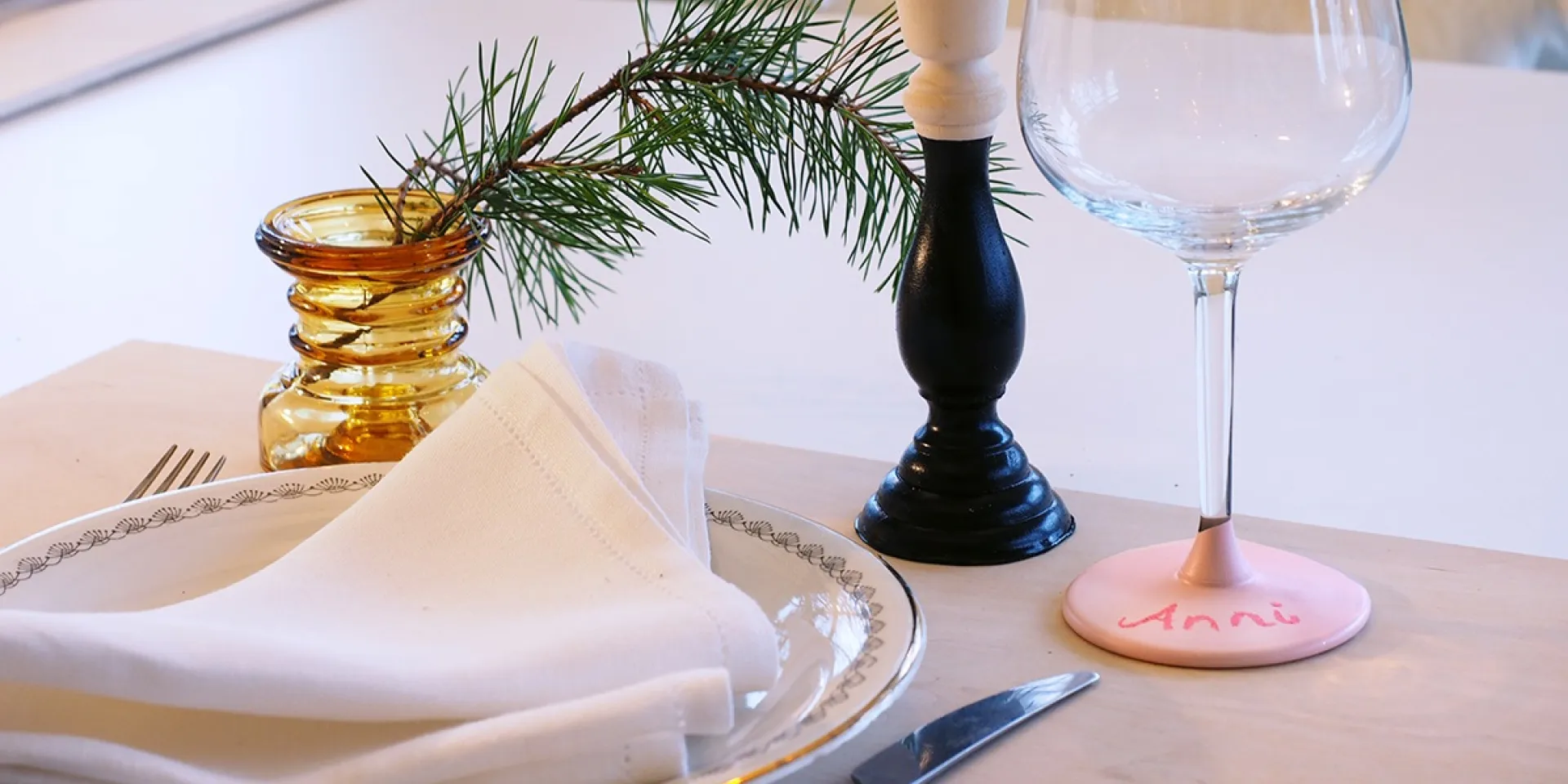 Värvitud veinipokaal