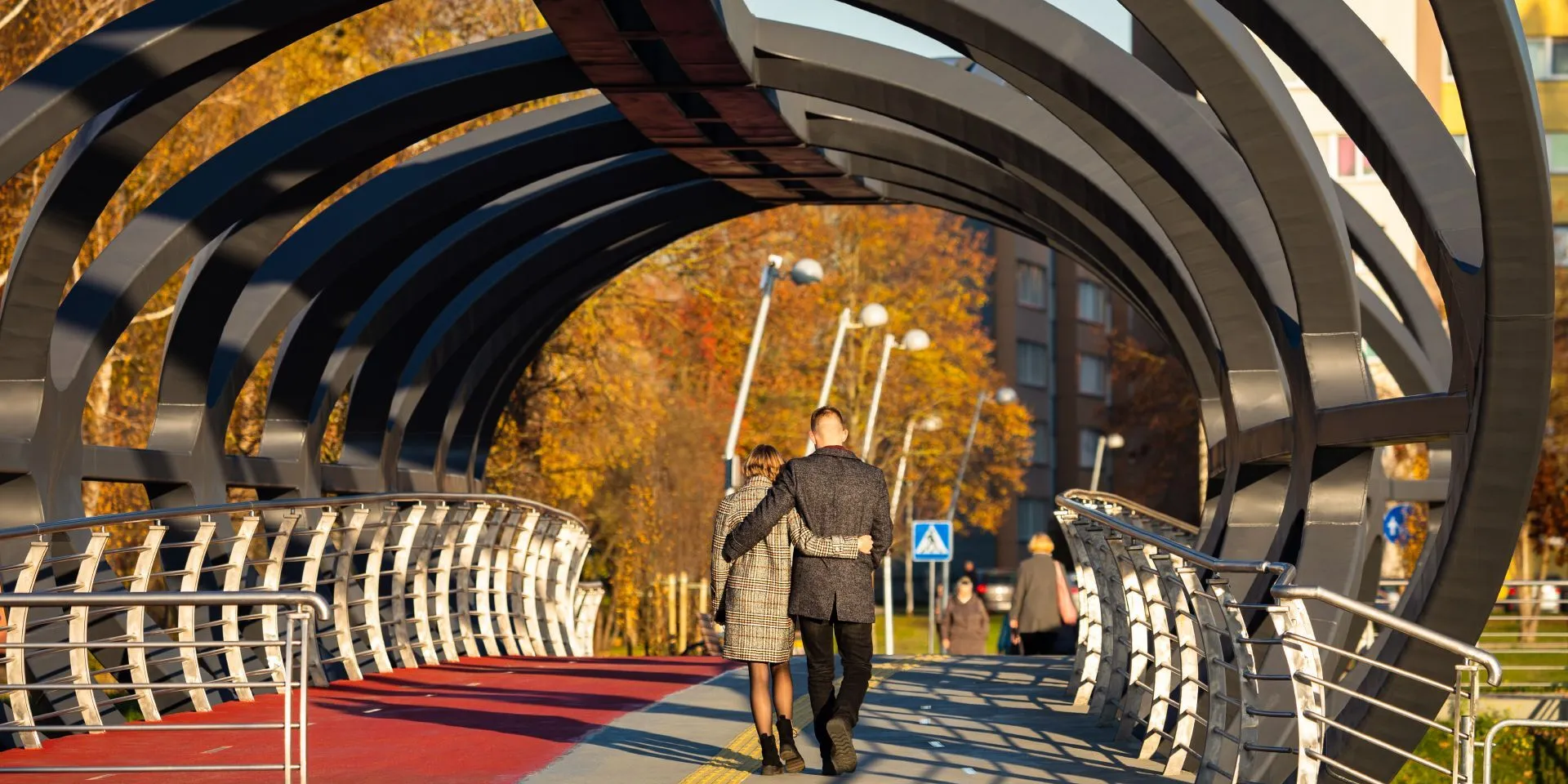 Futuristlik jalakäijate sild Leedus