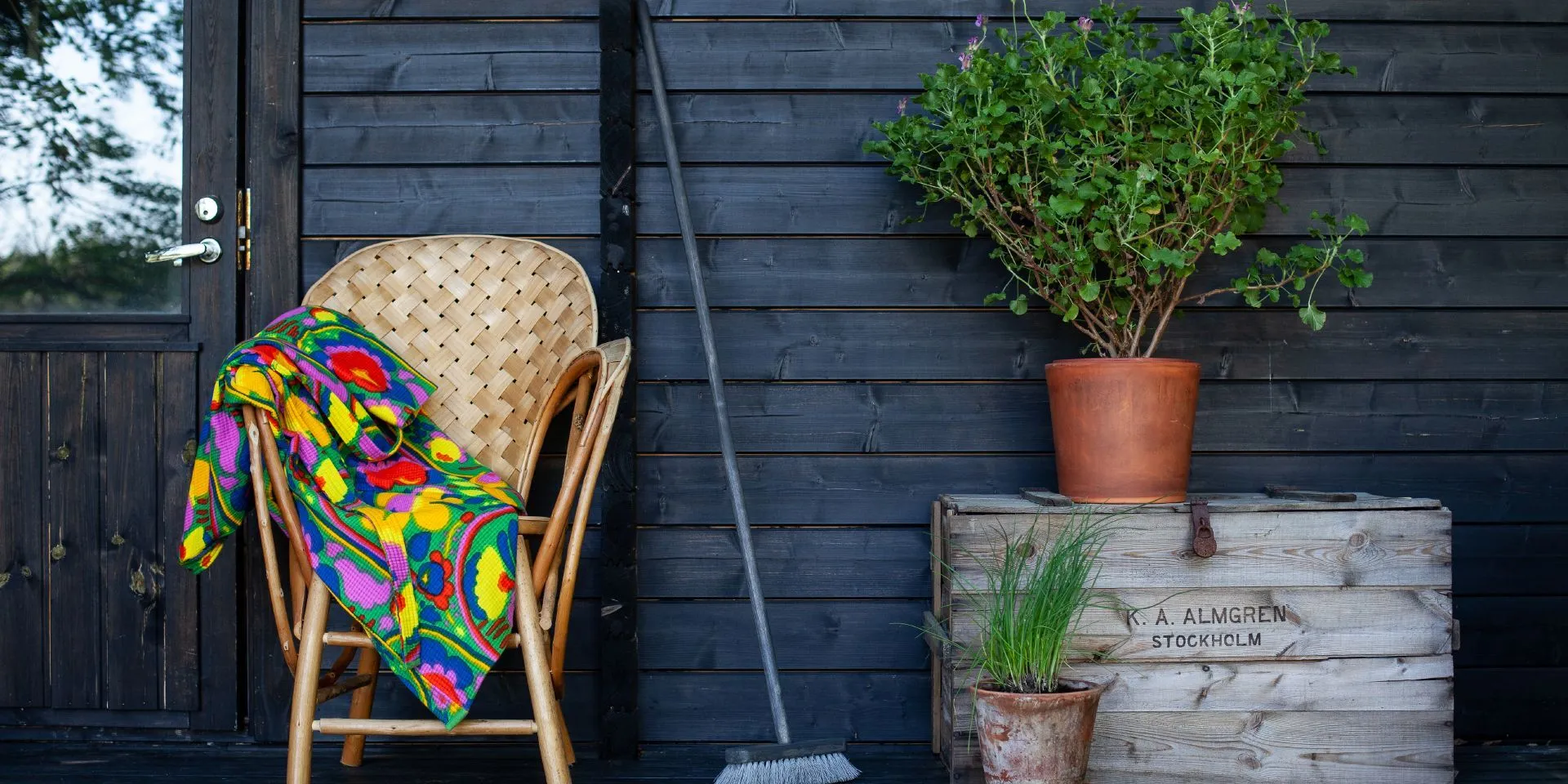 õuehari värviti Patio Verso puiduõliga