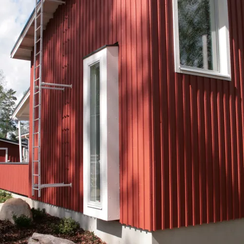 puitmaja värvimine
