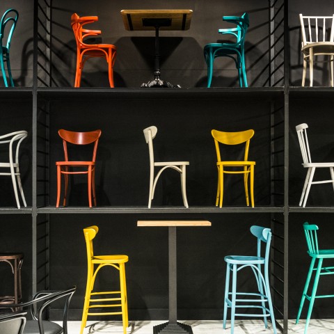 Värvitud toolid