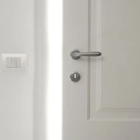 Uute uste, akende ja liistude värvimine