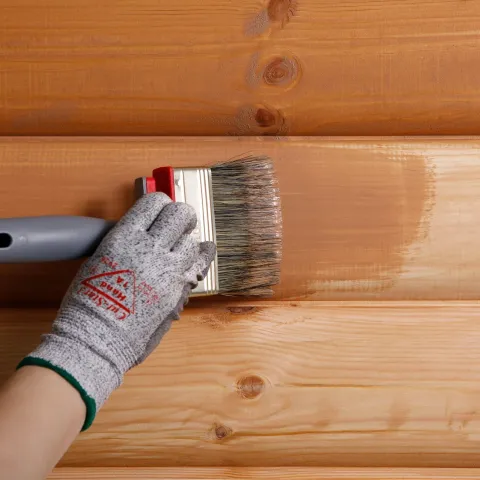 Puitfassaadi viimistlemine puidulasuuriga