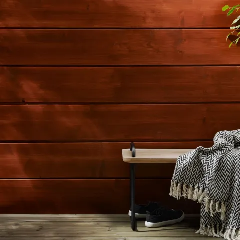 Varem lasuurvärvitud lamell-palkpinna ja välisvoodrilaudade hooldusvärvimine Valtti Plus Kestoga