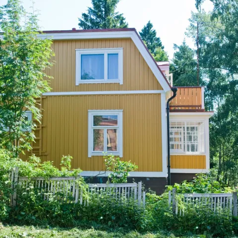 Kollane puitmaja