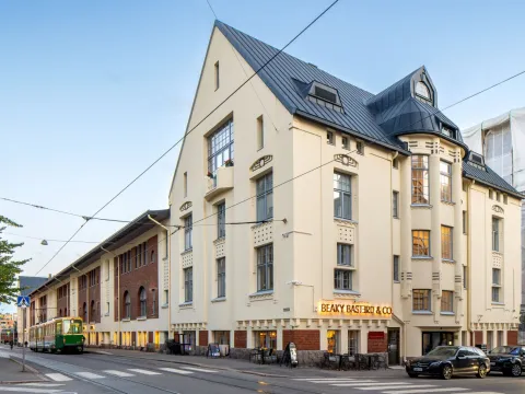 Juugendstiilis hoone ümberehitamine kaubanduskeskuseks