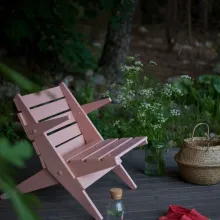 Aiamööbli värvimine