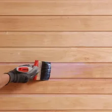 Sauna voodrilaudade ja palkpindade viimistluse värskendamine puidukaitseainega