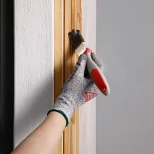 Varem lakitud uste, akende ja liistude lakkimine