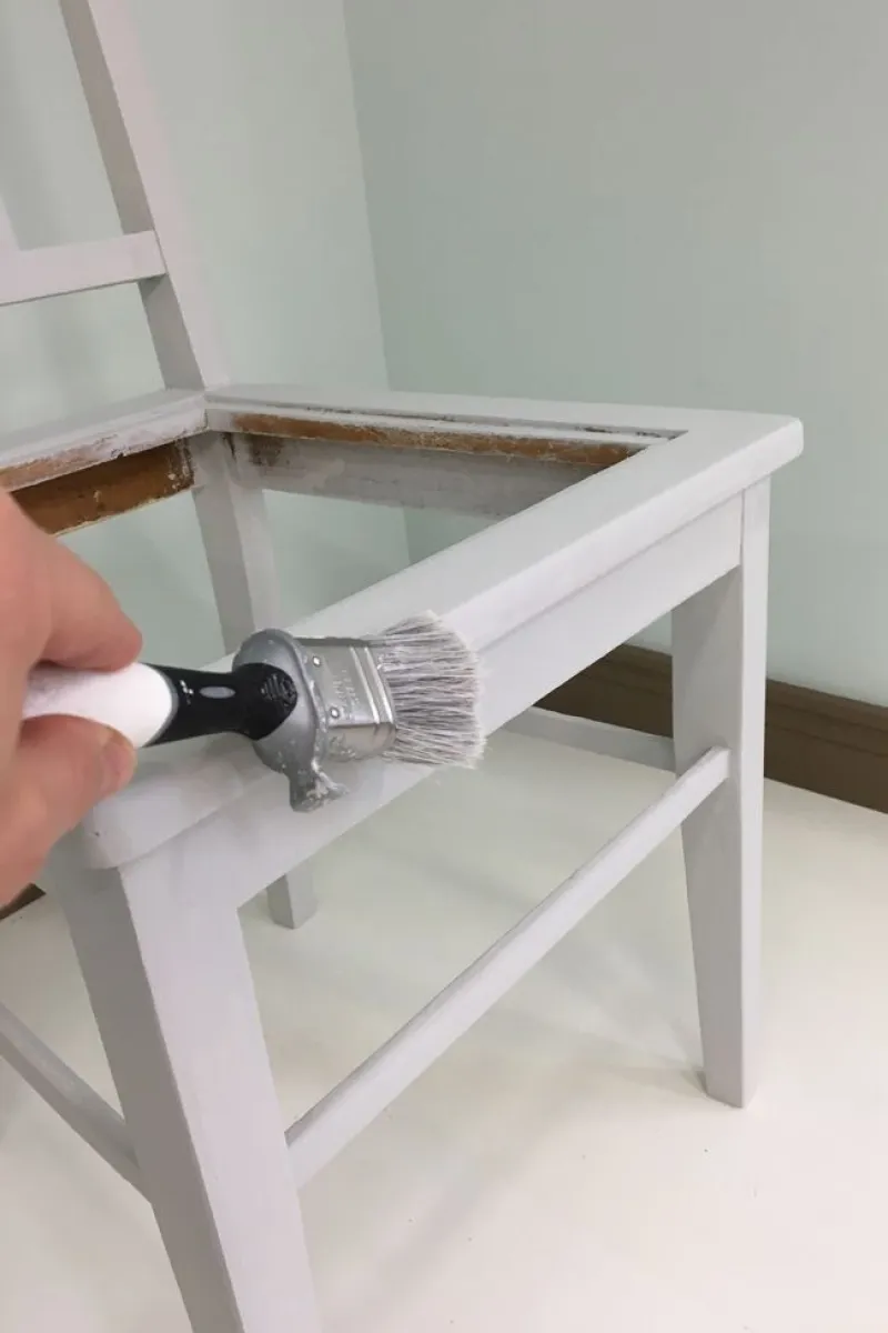 vintage chair priming