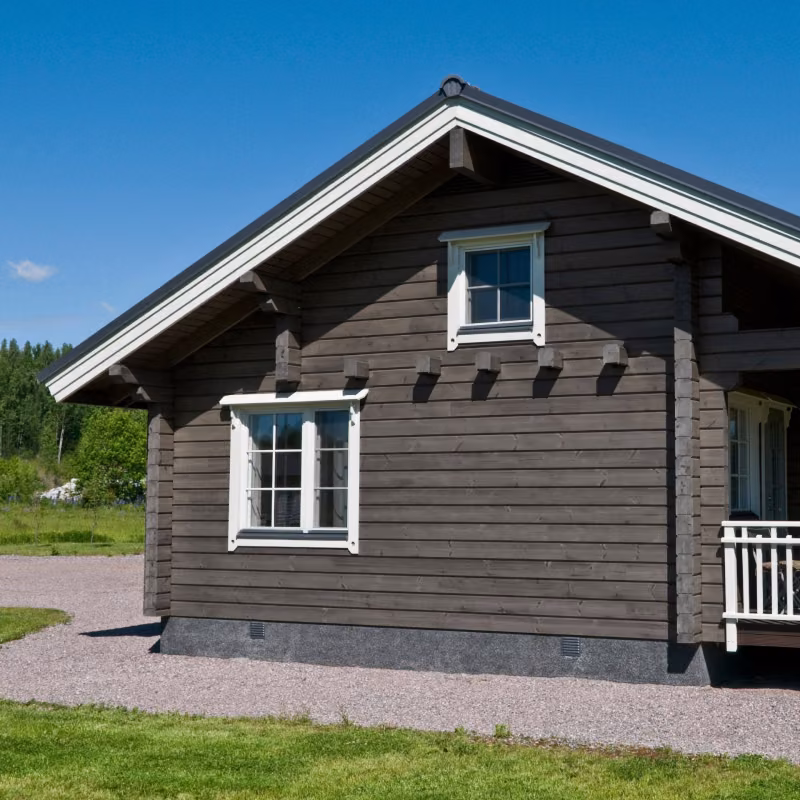 tumma hirsimökki